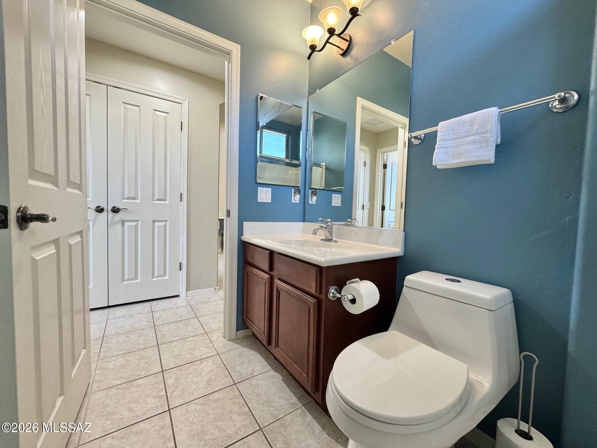 10835 South Heart Break Ridge Place Vail, AZ 85641 - Photo 31 of 49 a bathroom with a toilet a sink and mirror