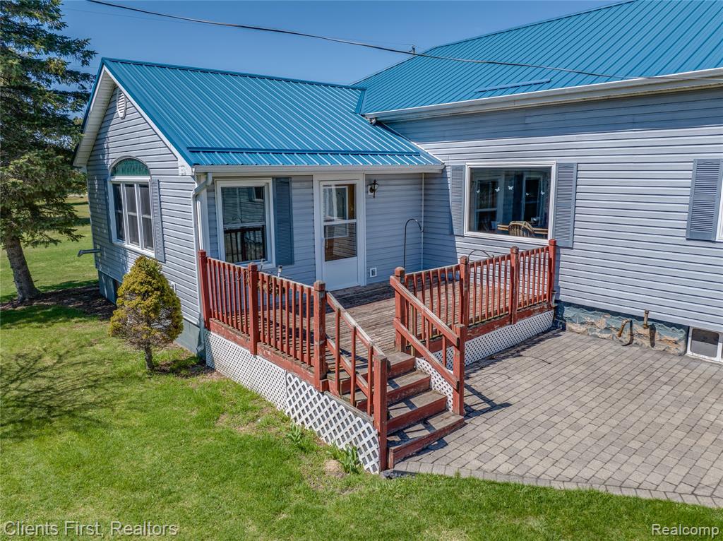 342 North Chambers Road Tawas City, MI 48763 - Photo 3 of 30