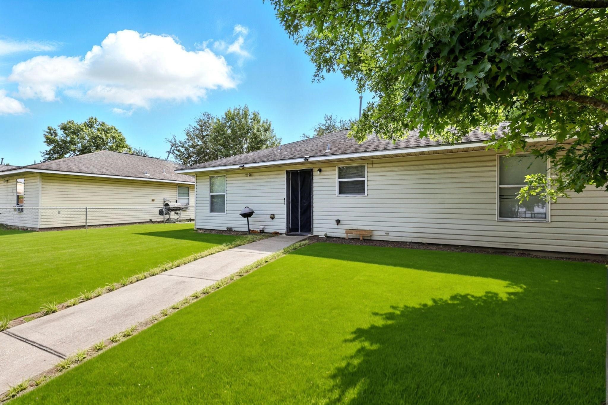 2005 Worms Street Houston, TX 77020 - Photo 11 of 11 a front view of a house with a garden