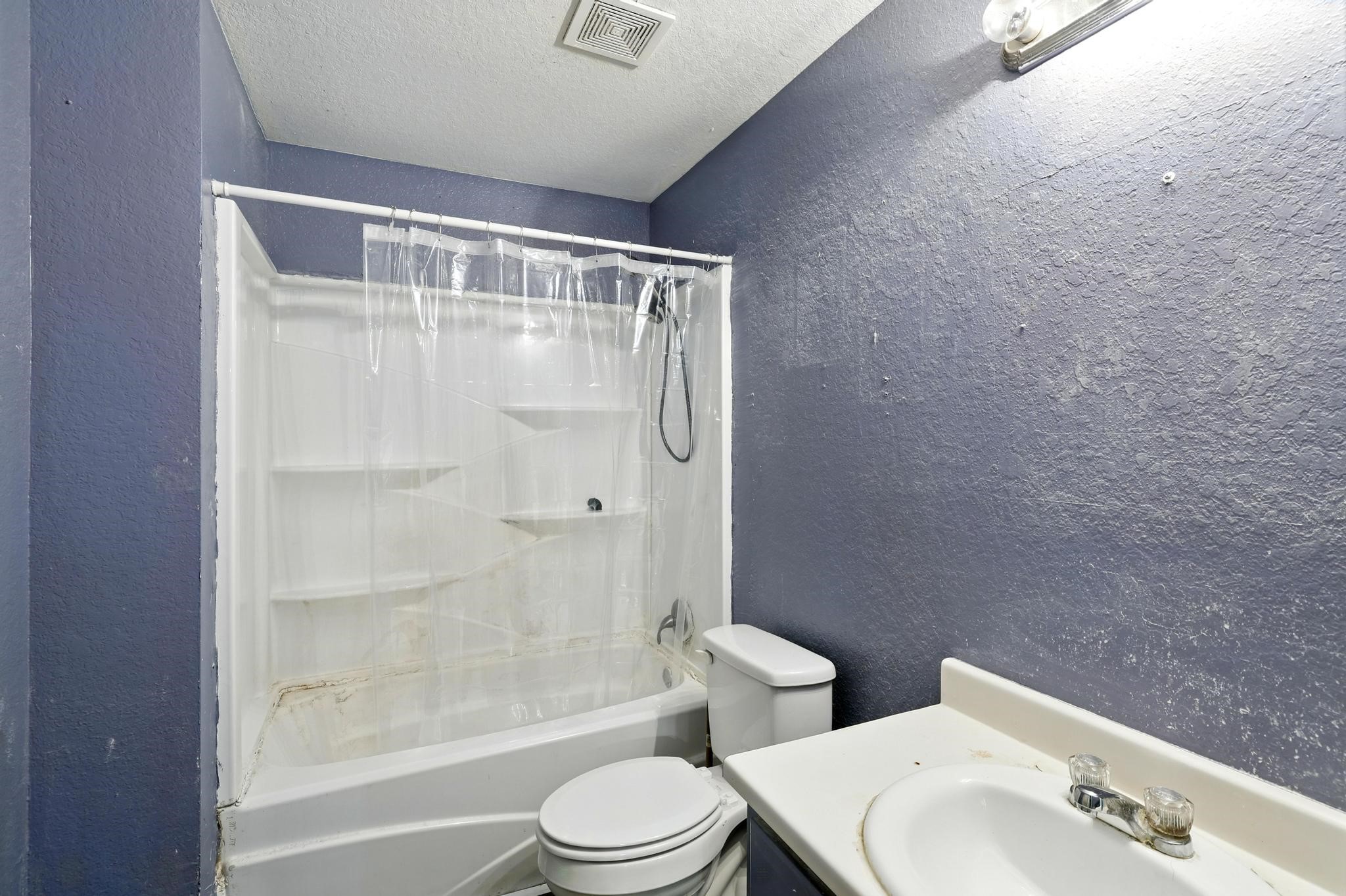 2005 Worms Street Houston, TX 77020 - Photo 10 of 11 a bathroom with a bathtub shower sink mirror and toilet