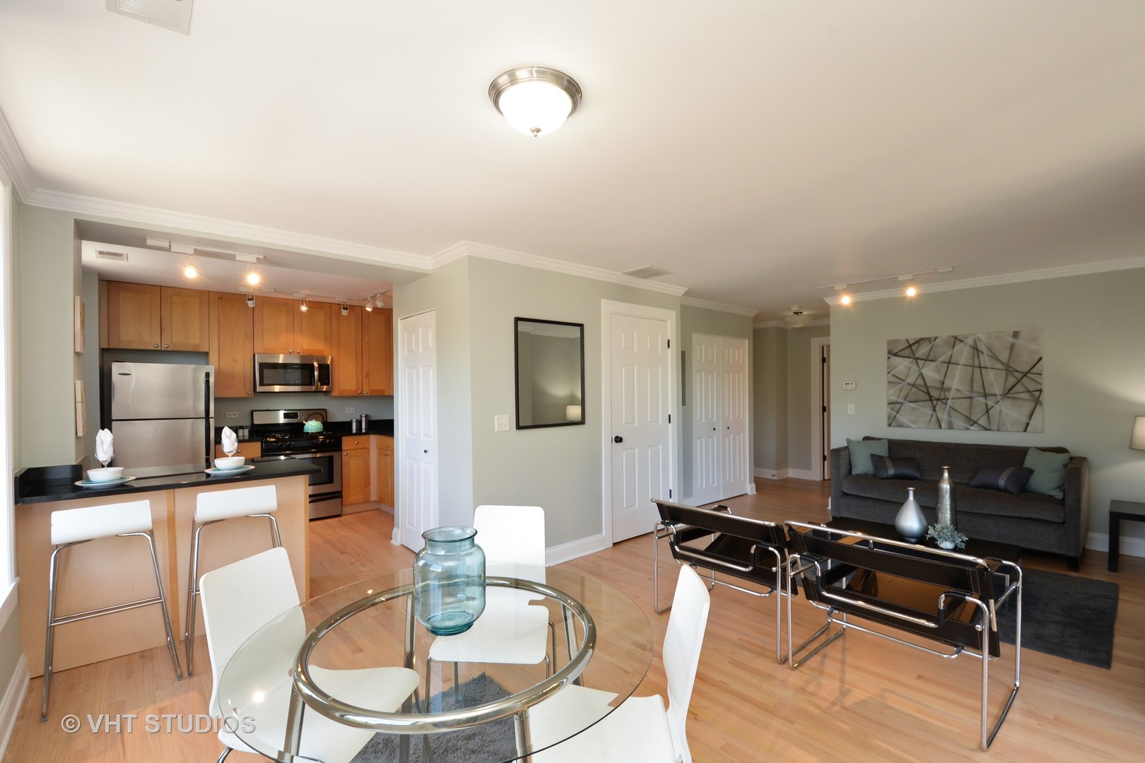 4144 North Sheridan Road, Unit 311 Chicago, IL 60613 - Photo 5 of 10 a living room with furniture a flat screen tv and kitchen view