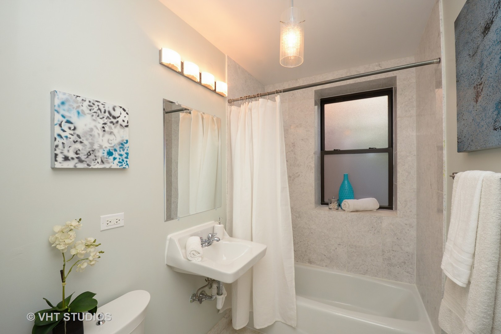 4144 North Sheridan Road, Unit 311 Chicago, IL 60613 - Photo 8 of 10 a bathroom with a sink and a mirror