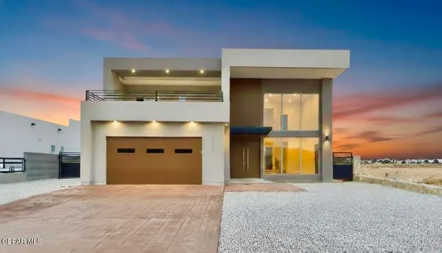 a view of livingroom and kitchen