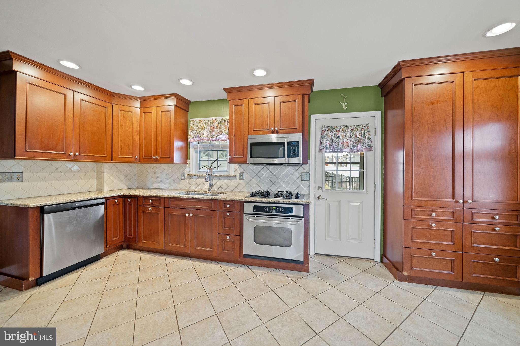 66 Upland Road Havertown, PA 19083 - Photo 12 of 59
