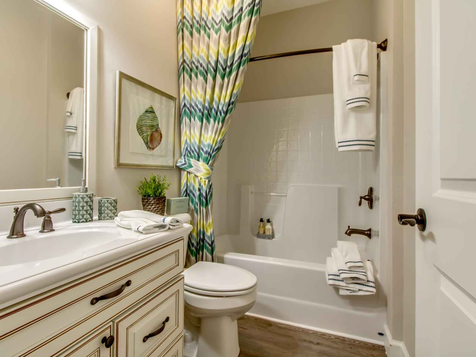 262 Sombrero Beach Road, Unit 2 Marathon, FL 33050 - Photo 13 of 23 Guest_Bathroom_1