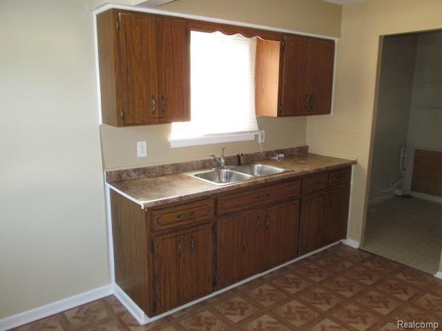 167 West Kennett Road Pontiac, MI 48340 - Photo 13 of 26 167 KENNETT PONTIAC (25).jpg