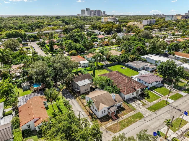 $850,000 | 2100 Southwest 25th Street, Miami, FL 33133