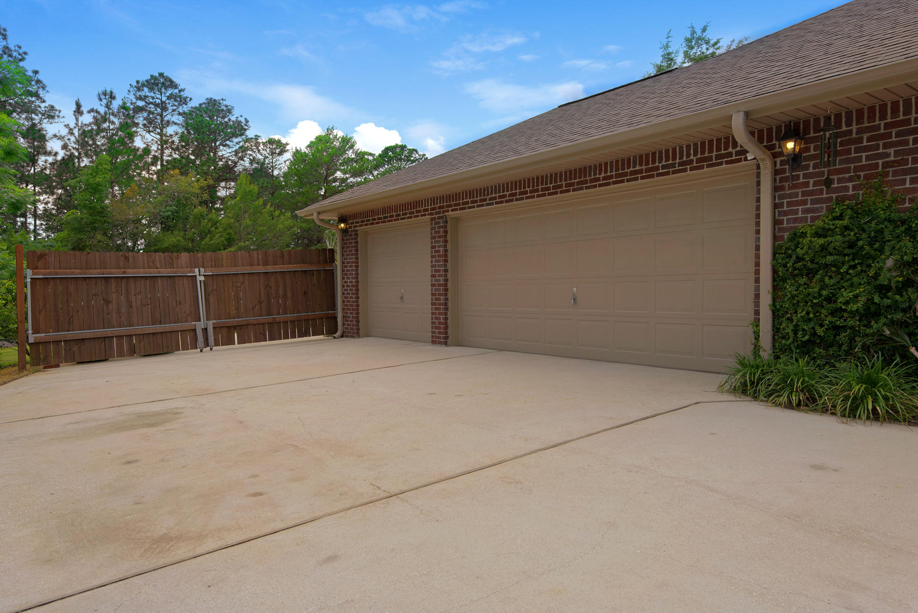 2383 Crescent Road Navarre, FL 32566 - Photo 32 of 48 a backyard of a house