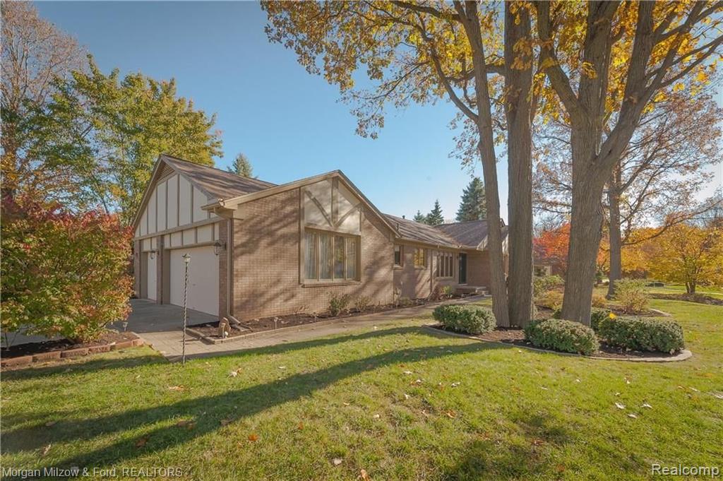 1061 Hidden Lane Rochester Hills, MI 48309 - Photo 8 of 51