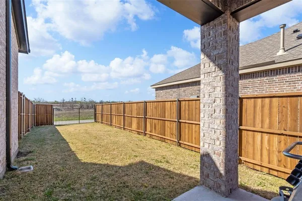$3,100 | 1220 West Yarrow Avenue, Justin, TX 76247