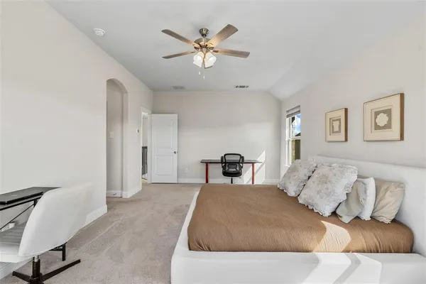 $3,100 | 1220 West Yarrow Avenue, Justin, TX 76247