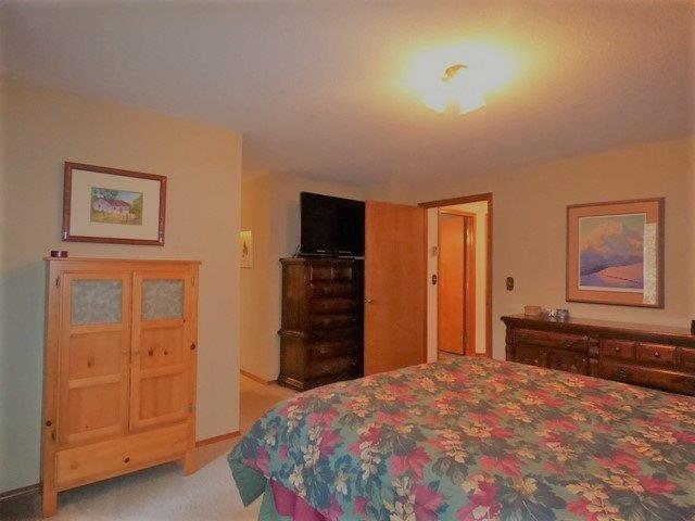 968 Wards Creek Road Rogue River, OR 97537 - Photo 15 of 33 Master Bedroom has walk-in closet. Cabin