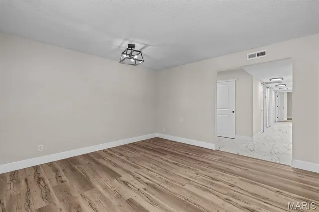 $275,000 | 514 Coeur De Royale Drive, Unit 202, Creve Coeur, MO 63141