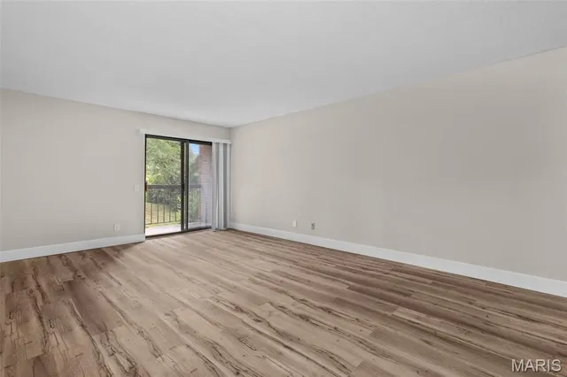 $275,000 | 514 Coeur De Royale Drive, Unit 202, Creve Coeur, MO 63141