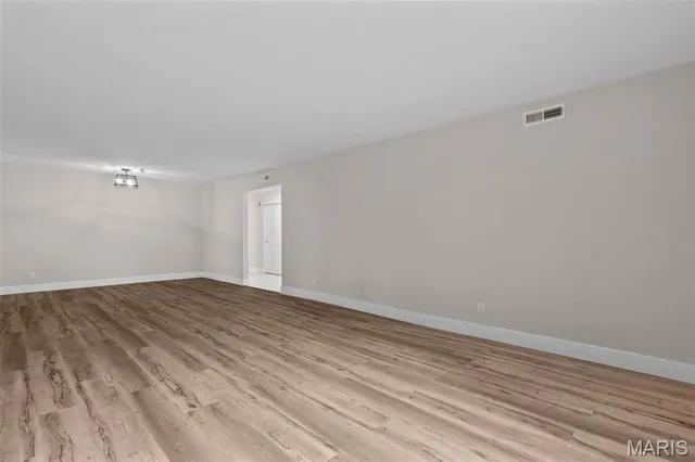 $275,000 | 514 Coeur De Royale Drive, Unit 202, Creve Coeur, MO 63141