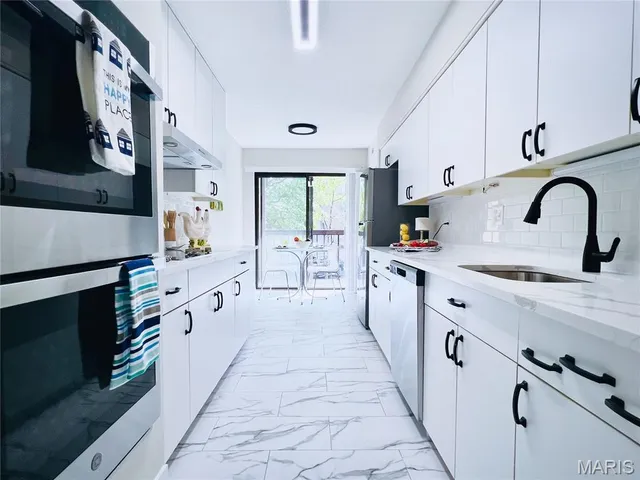 $275,000 | 514 Coeur De Royale Drive, Unit 202, Creve Coeur, MO 63141