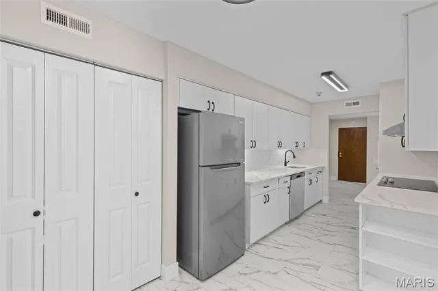 $275,000 | 514 Coeur De Royale Drive, Unit 202, Creve Coeur, MO 63141