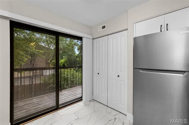 $275,000 | 514 Coeur De Royale Drive, Unit 202, Creve Coeur, MO 63141