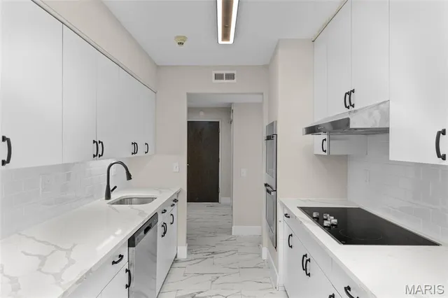 $275,000 | 514 Coeur De Royale Drive, Unit 202, Creve Coeur, MO 63141