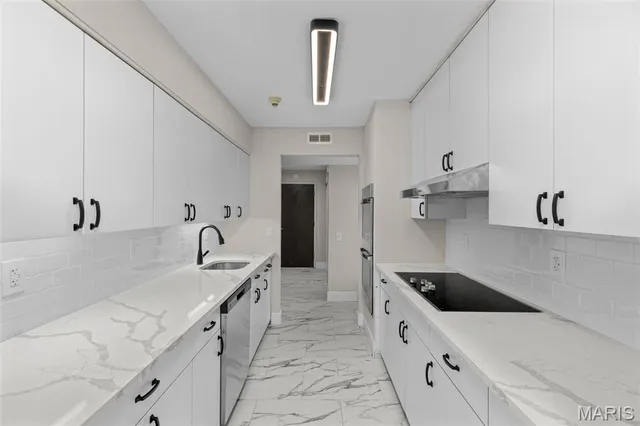 $275,000 | 514 Coeur De Royale Drive, Unit 202, Creve Coeur, MO 63141