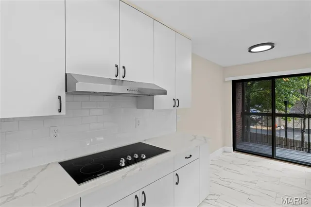 $275,000 | 514 Coeur De Royale Drive, Unit 202, Creve Coeur, MO 63141