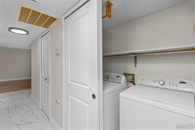 $275,000 | 514 Coeur De Royale Drive, Unit 202, Creve Coeur, MO 63141