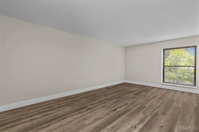 $275,000 | 514 Coeur De Royale Drive, Unit 202, Creve Coeur, MO 63141