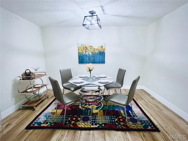 $275,000 | 514 Coeur De Royale Drive, Unit 202, Creve Coeur, MO 63141