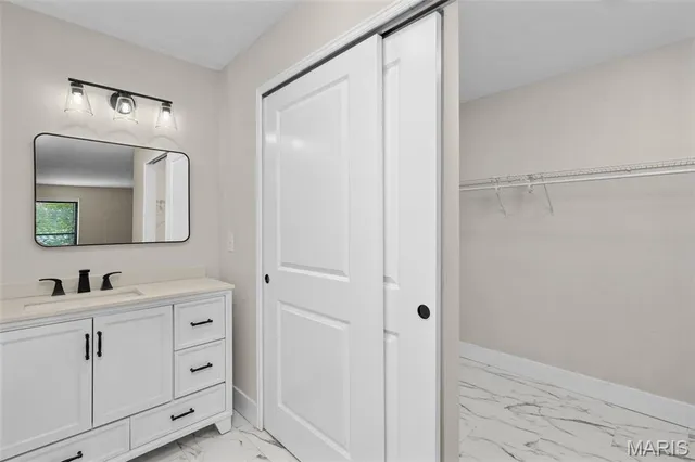 $275,000 | 514 Coeur De Royale Drive, Unit 202, Creve Coeur, MO 63141