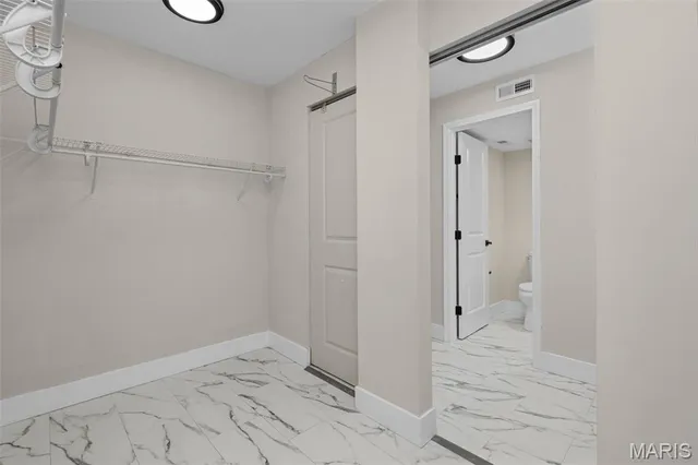 $275,000 | 514 Coeur De Royale Drive, Unit 202, Creve Coeur, MO 63141