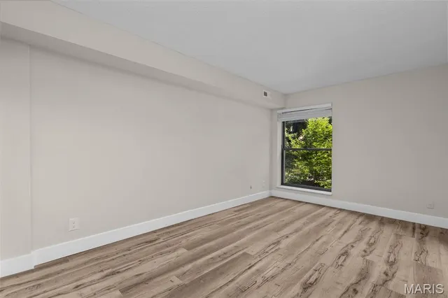 $275,000 | 514 Coeur De Royale Drive, Unit 202, Creve Coeur, MO 63141