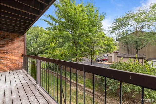 $275,000 | 514 Coeur De Royale Drive, Unit 202, Creve Coeur, MO 63141