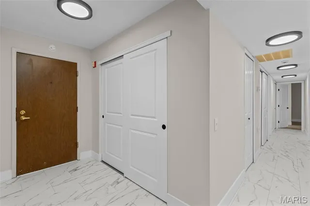 $275,000 | 514 Coeur De Royale Drive, Unit 202, Creve Coeur, MO 63141