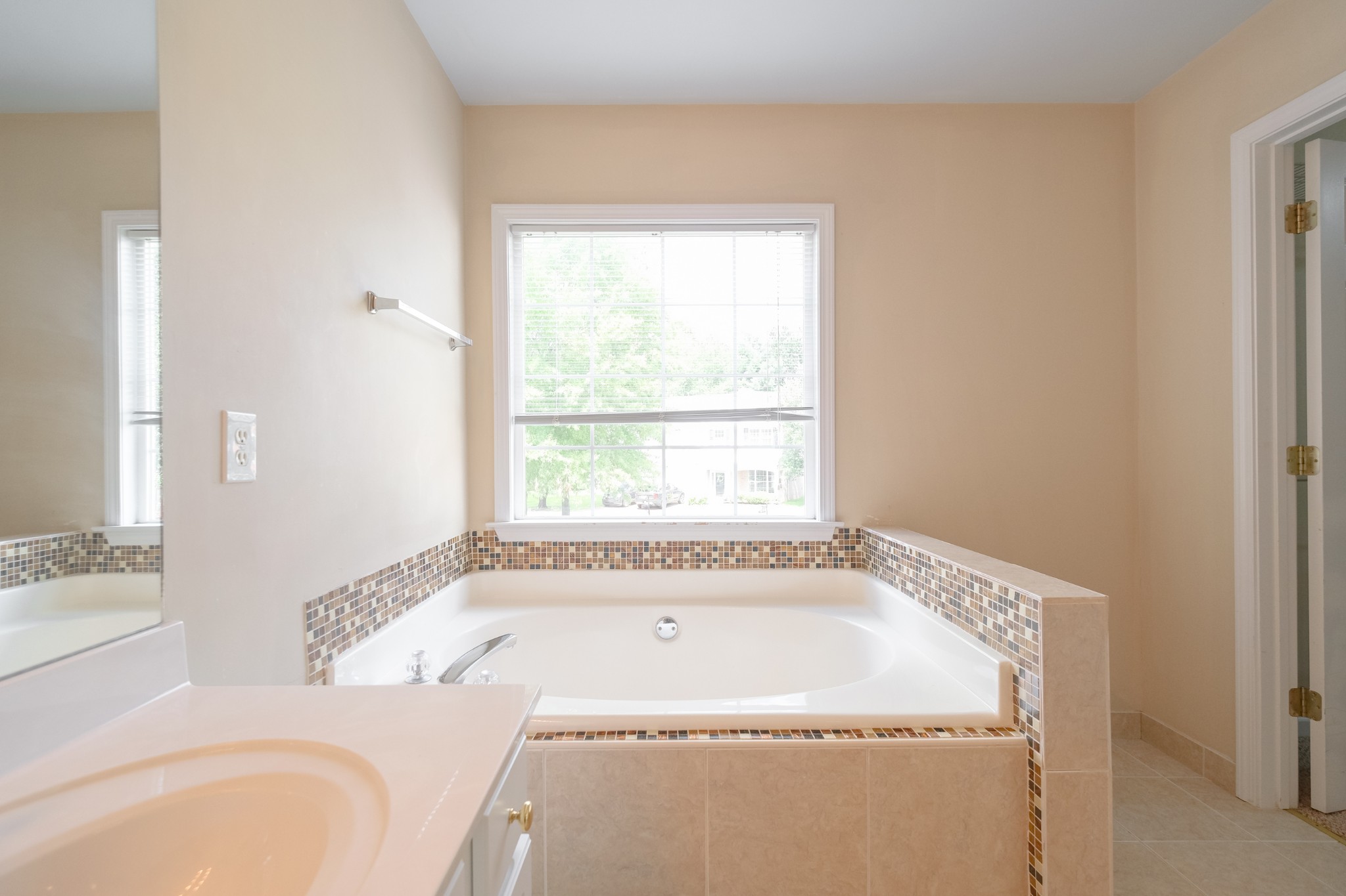 130 Stanwick Drive Franklin, TN 37067 - Photo 23 of 37 a bathroom with a bathtub and next to a window