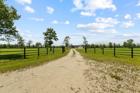 $815,000 | 565 Brushy Crk Drive, Onalaska, TX 77360