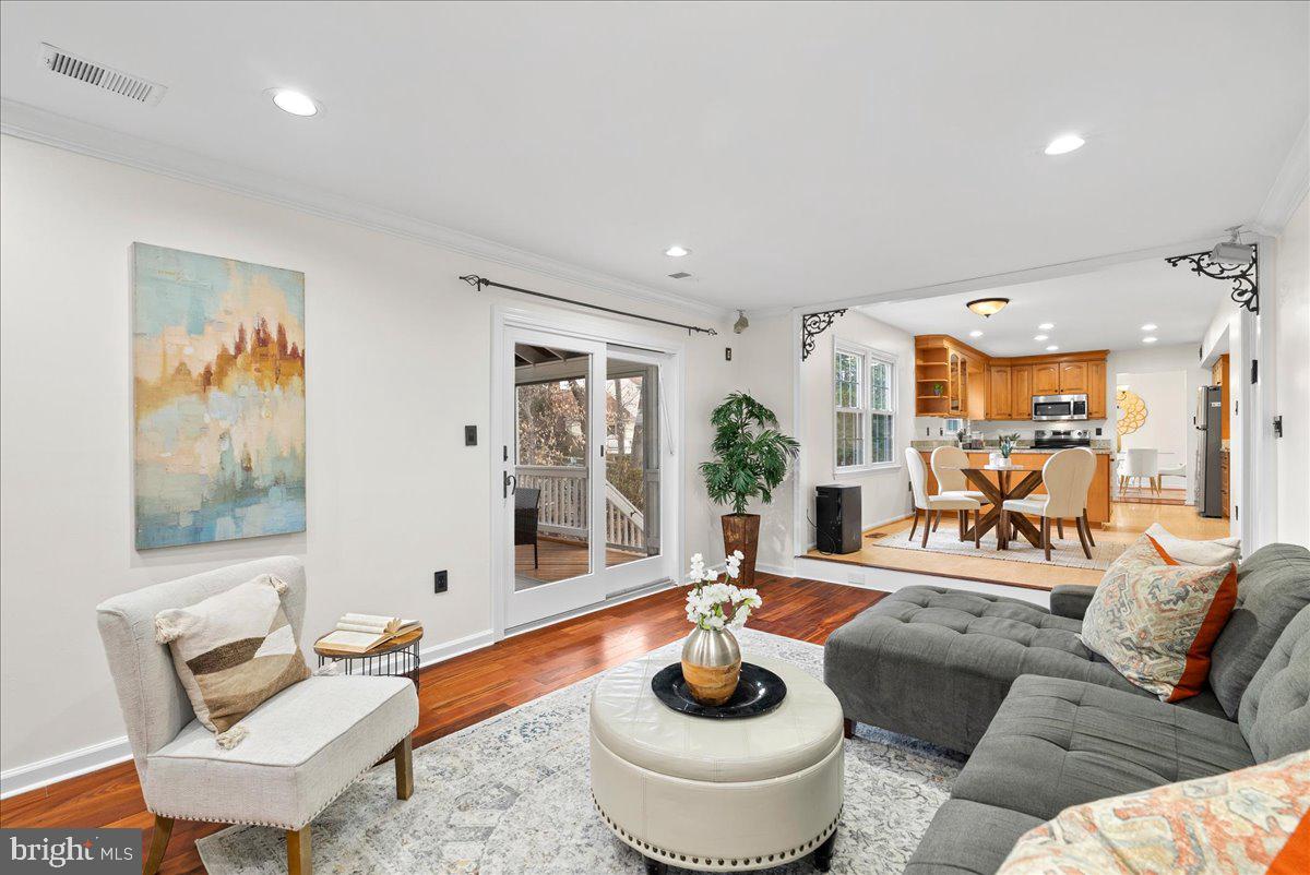 7596 Ruxton Drive Springfield, VA 22153 - Photo 14 of 40 a living room with furniture and a large window