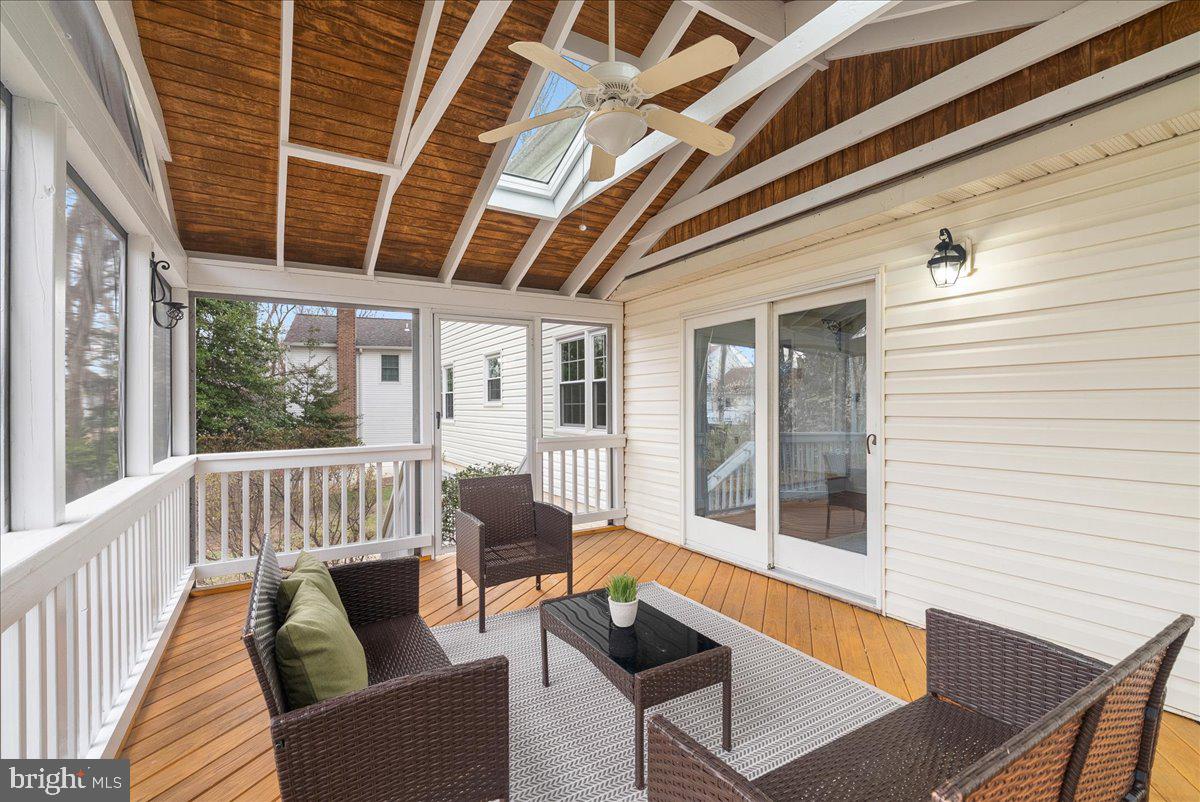 7596 Ruxton Drive Springfield, VA 22153 - Photo 16 of 40 a balcony with furniture