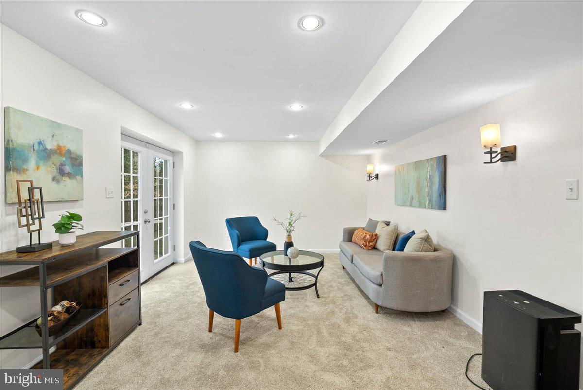 7596 Ruxton Drive Springfield, VA 22153 - Photo 36 of 40 a living room with furniture and a window