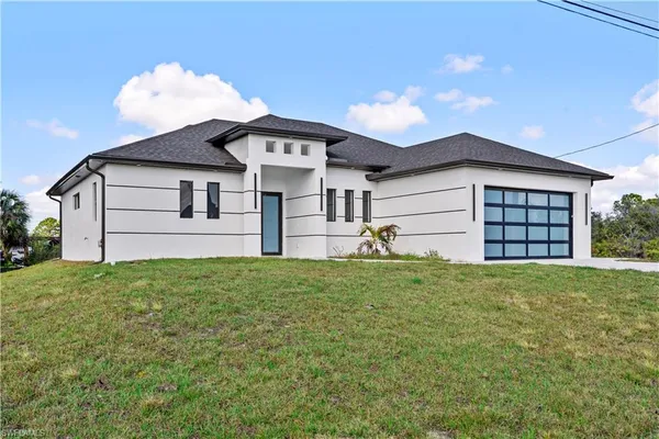 $369,999 | 912 Bell Boulevard, Lehigh Acres, FL 33974