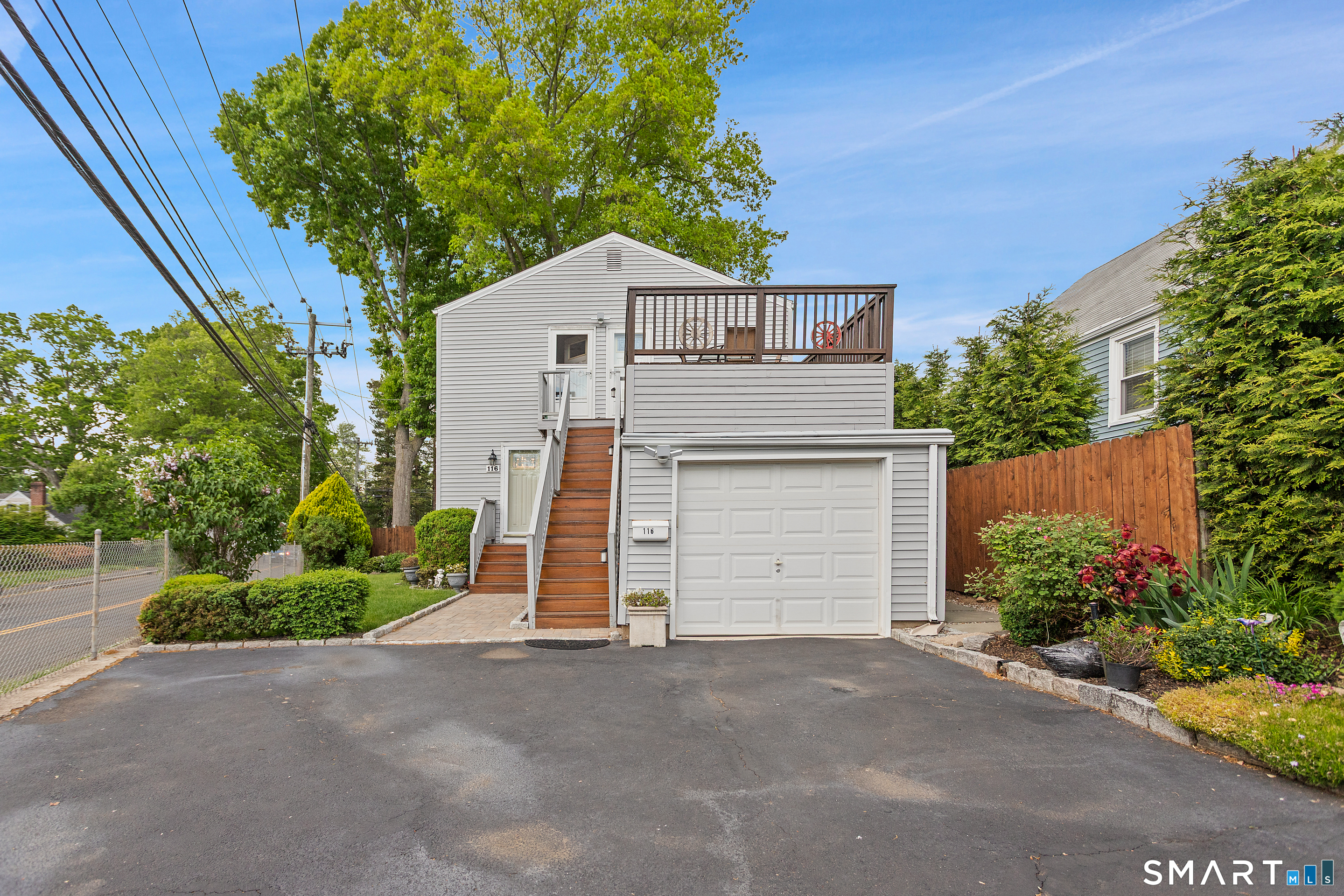 116 Stuart Avenue Norwalk, CT 06850 - Photo 3 of 31