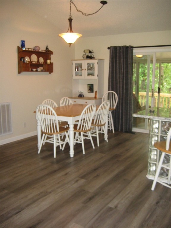 23037 McDonald Point Road Seneca, SC 29672 - Photo 9 of 25