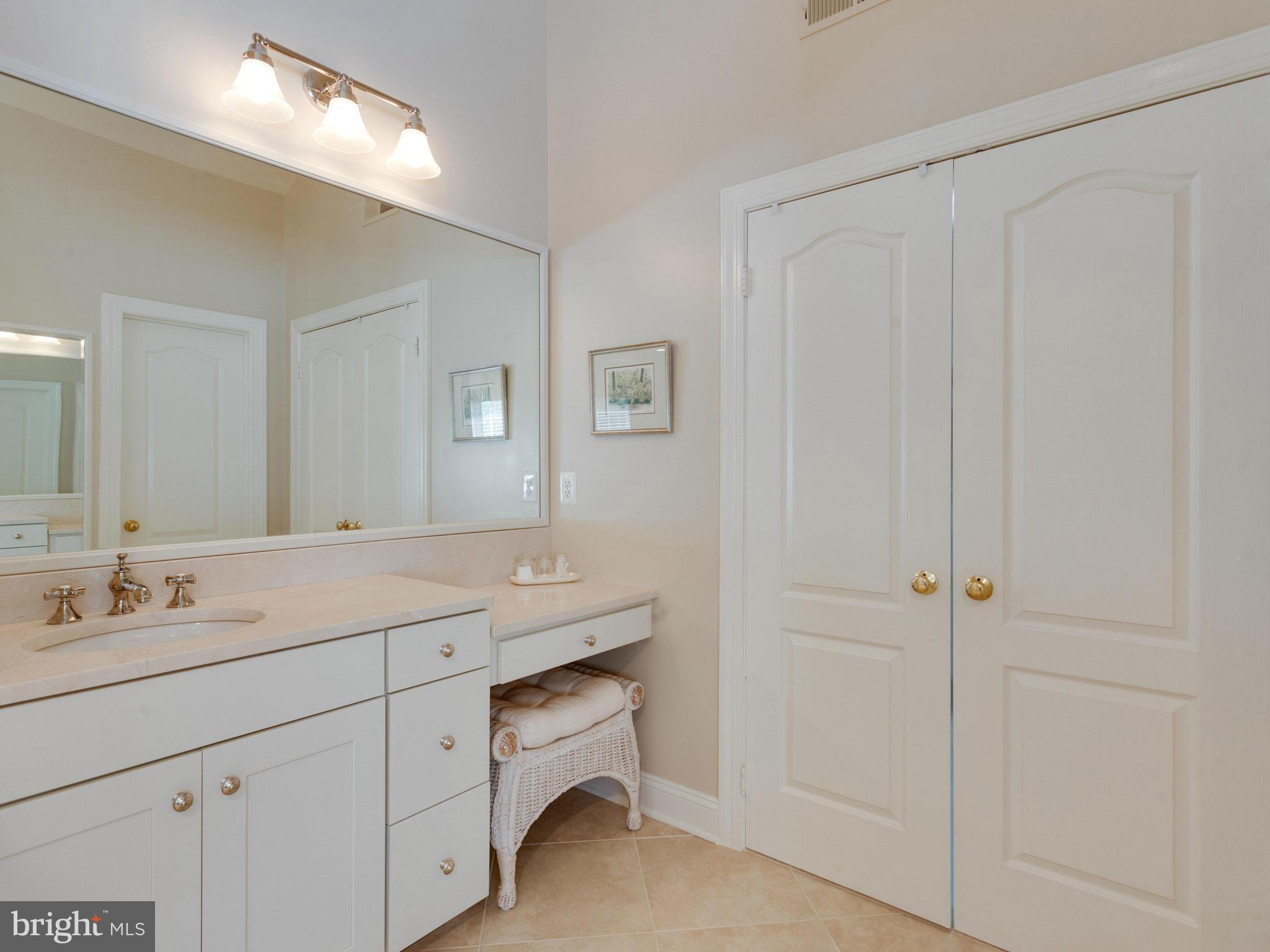 11279 Center Harbor Road Reston, VA 20194 - Photo 15 of 25 Bath (Master)