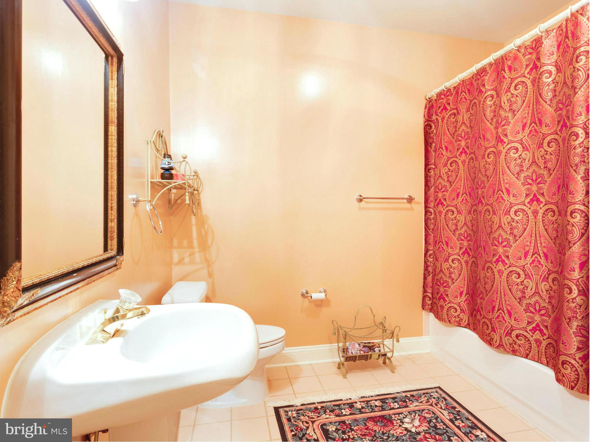 11279 Center Harbor Road Reston, VA 20194 - Photo 23 of 25 Bath
