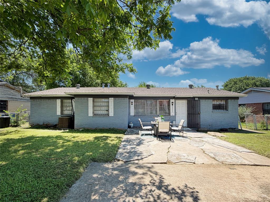 2243 Inca Drive Dallas, TX 75216 - Photo 20 of 24 Backyard