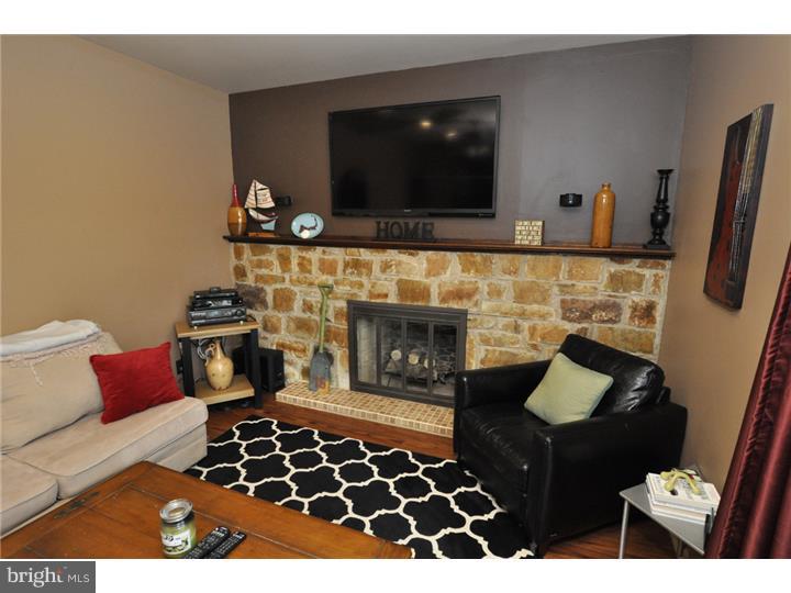 612 Parry Road Cinnaminson, NJ 08077 - Photo 11 of 24 Family Room