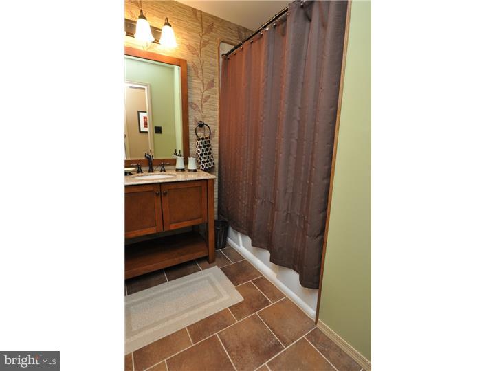 612 Parry Road Cinnaminson, NJ 08077 - Photo 18 of 24 Bathroom