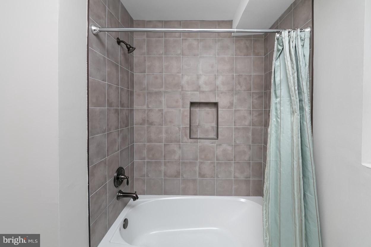 8616 Windsor Mill Road Baltimore, MD 21244 - Photo 22 of 30 Custom Tile