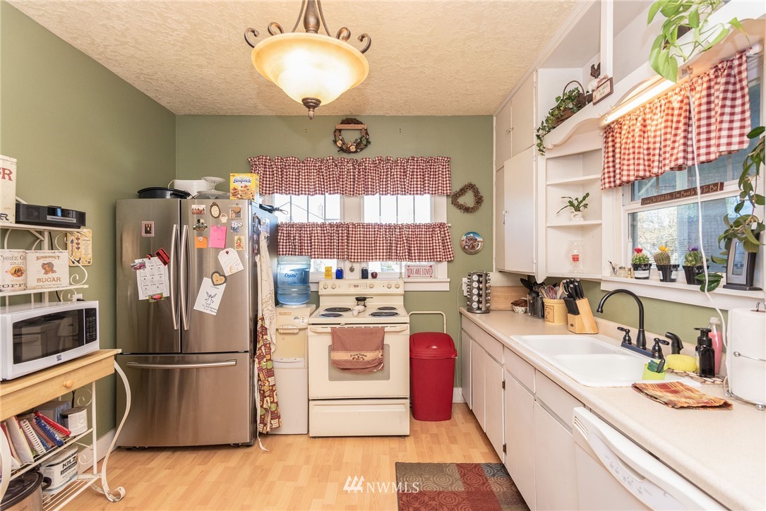 810 Southwest Chehalis Avenue Chehalis, WA 98532 - Photo 3 of 17 Gallery Image 3