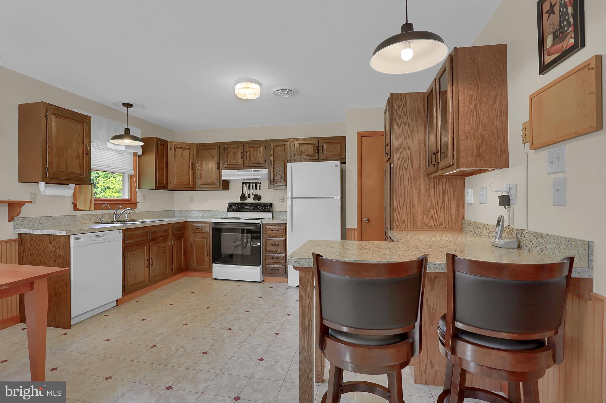 5486 Polktown Road Waynesboro, PA 17268 - Photo 23 of 41 Breakfast bar