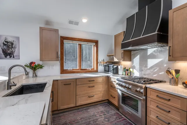 $1,890,000 | 6 Kubish Road, Litchfield, CT 06759